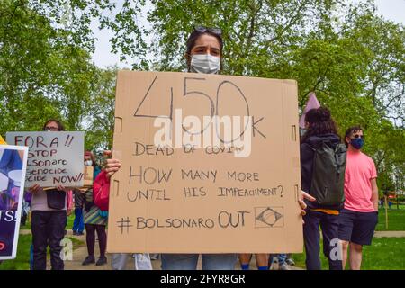 Londres, Royaume-Uni. 29 mai 2021. Un manifestant anti-Bolsonaro à Russell Square tient une pancarte exprimant son opinion, lors de la manifestation tuer le projet de loi.divers groupes de manifestants ont défilé dans le centre de Londres en opposition au projet de loi sur la police, le crime, la condamnation et les tribunaux. (Photo de Vuk Valcic/SOPA Images/Sipa USA) crédit: SIPA USA/Alay Live News Banque D'Images