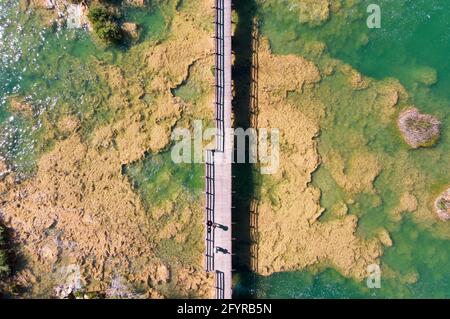 Photo de quai en bois avec drone. Pier, vue de dessus Banque D'Images