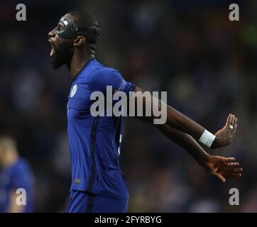 PORTO, PORTUGAL - 29 MAI : 02 Antonio Rudiger de Chelsea célèbre après avoir remporté la finale de la Ligue des champions de l'UEFA entre Manchester City et Chelsea FC à Estadio do Dragao le 29 mai 2021 à Porto, Portugal. (Photo par MB Media) Banque D'Images