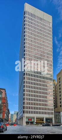 One Financial Plaza, alias Rhode Island Hospital Trust Tower, 1973, conçu par John Carl Warnecke & Associates. Banque D'Images