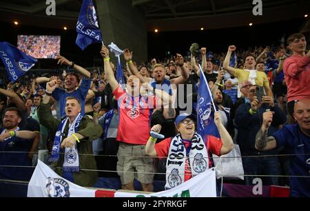 Porto, Portugal, le 29 mai 2021. Les fans de Chelsea célèbrent le match de la Ligue des champions de l'UEFA à l'Estadio do Dragao, Porto. Le crédit photo devrait se lire: David Klein / Sportimage Banque D'Images