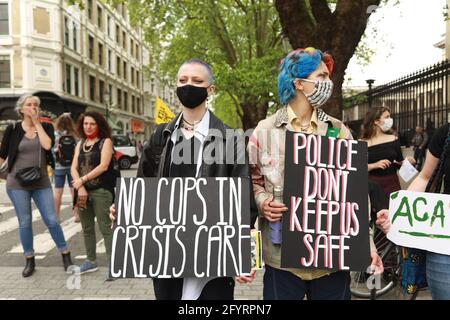 Russell Square, Parliament Square, Londres, Royaume-Uni. 29 mai 2021. Des centaines de personnes ont défilé de Russell Square à la place du Parlement pour s'opposer au projet de loi sur la police, la criminalité et la condamnation à l'automne. Lee Jasper, Jeremy Corbyn, Camilla Mngaza, mère de Siyanda, ont tous pris la parole au rassemblement sur la place du Parlement. Crédit : Natasha Quarmby/Alay Live News Banque D'Images