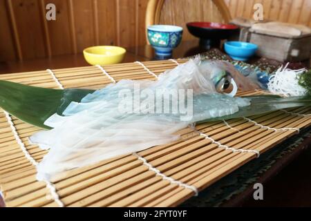 Sashimi de calmar frais à Yobuko, Kyushu, Japon Banque D'Images