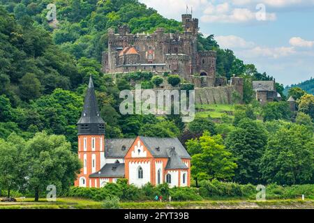 St Clements Kapelle et Burg Rheinstein, Trechtinghausen, Allemagne Banque D'Images