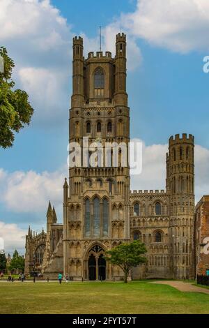 Tour ouest de la cathédrale d'Ely, Cambridgeshire, Angleterre Banque D'Images