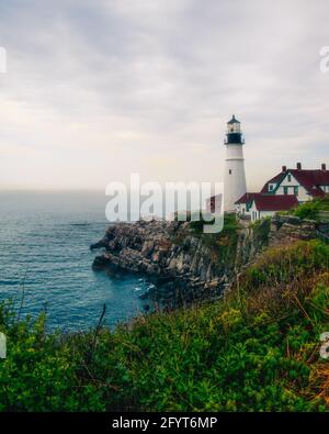 Le littoral et Portland Head Lighthouse Cape, États-Unis Banque D'Images