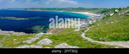 Vue panoramique sur Sennen Cove depuis Mayon Cliff, Cornwall, Angleterre Banque D'Images