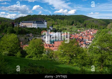 Stolberg dans les montagnes Harz avec château et église, Allemagne Banque D'Images