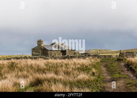 Bâtiments agricoles abandonnés à Uldale dans les Yorkshire Dales Banque D'Images