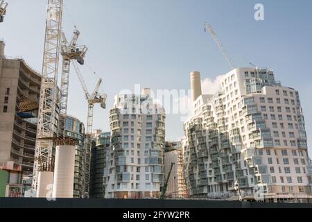 Nouveaux complexes immobiliers entourant le réaménagement de la Battersea Power Station, Londres, Angleterre, Royaume-Uni Banque D'Images