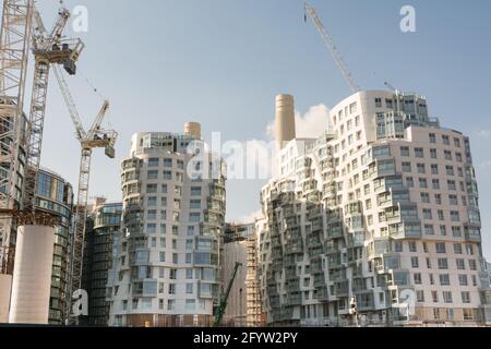 Nouveaux complexes immobiliers entourant le réaménagement de la Battersea Power Station, Londres, Angleterre, Royaume-Uni Banque D'Images