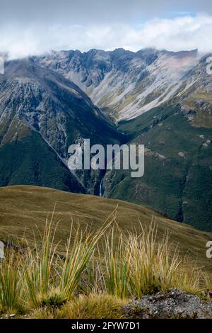 alpes du Sud, Arthurs Pass, Canterbury, Île du Sud, Nouvelle-Zélande, Prise de Scotts Track sur Avalanche Peak Banque D'Images