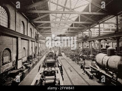 Vue de la fin du XIXe siècle sur l'érection d'un magasin à la London & North Western Railway Works Crewe Works, une installation d'ingénierie ferroviaire britannique, construite en 1840 par le Grand Junction Railway, dans la ville de Crewe, à Cheshire. Banque D'Images