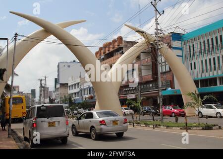 KENYA, MOMBASA - 13 AOÛT 2018 ; défenses sur l'avenue moi Banque D'Images