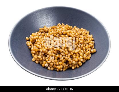 porridge cuit à partir de blé entier dans un bol gris isolé sur arrière-plan blanc Banque D'Images