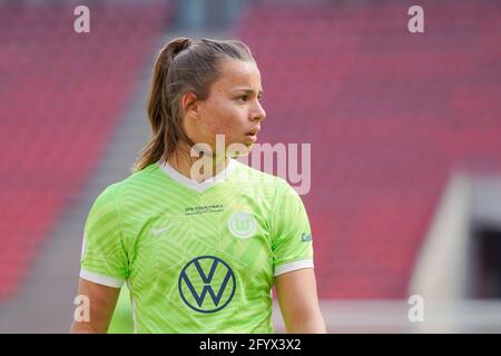 Cologne, Allemagne. 30 mai 2021. Lena Oberdorf (5 VfL Wolfsburg) en action (gros joueur) lors du match final de la coupe des femmes DFB entre Eintracht Frankfurt et VfL Wolfsburg à RheinEnergieStadion à Cologne, en Allemagne. Crédit: SPP Sport presse photo. /Alamy Live News Banque D'Images