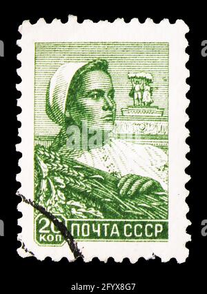 MOSCOU, RUSSIE - 27 SEPTEMBRE 2019: Timbre-poste imprimé en Union soviétique (Russie) montre Farm woman, numéro définitif n°9 série, vers 1960 Banque D'Images