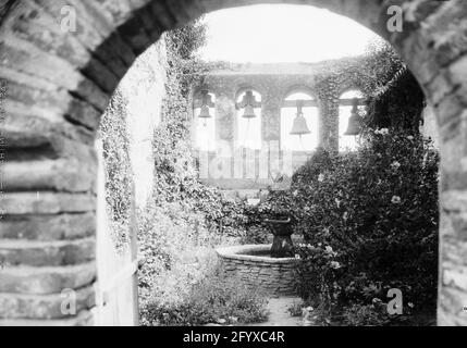 Cloches, Mission San Juan Capistrano, Californie, vers 1930 Banque D'Images