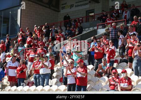 Les fans de Hull KR célèbrent après Ryan Hall (5) de Hull KR marque sa troisième tentative Banque D'Images