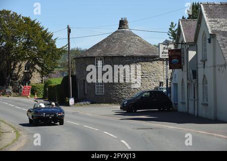 Une ancienne maison ronde historique dans le village d'Aston sur Clunn, Shropshire, Royaume-Uni. Banque D'Images