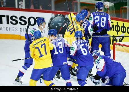 Riga, Centre olympique des sports, Suède. 30 mai 2021. Vs Slovaquie (Championnat du monde de hockey sur glace 2021 de l'IIHF), difficulté devant le filet de Slovaquie (Suisse/Croatie) crédit: SPP Sport presse photo. /Alamy Live News Banque D'Images