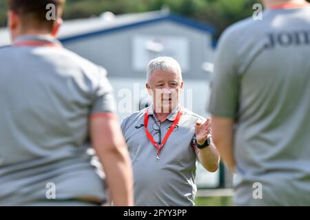 Neath, pays de Galles. 30 mai 2021. Ian Owen Directeur de Swansea City Dames après le match de la Ligue des femmes Orchard Welsh Premier entre Swansea City Dames et Abergavenny Women à la Llandarcy Academy of Sport de Neath, pays de Galles, Royaume-Uni, le 30 mai 2021. Crédit : Duncan Thomas/Majestic Media/Alay Live News. Banque D'Images