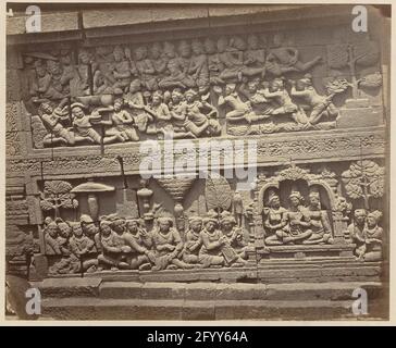 Bas Réliof dans le mur sur le côté nord du Borobudur; Ditto 2nd Go. Bas Réliof dans le mur sur le côté nord du Borobudur, dont la partie supérieure a raconté une histoire de Bouddha dans Lalitavistara et la partie inférieure un secours d'Avadana l'histoire de Ruyana. Banque D'Images