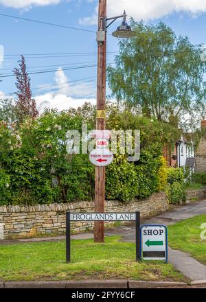 Vue générale sur la rue à Cleeve Prior près d'Evesham dans le Worcestershire, Angleterre. Banque D'Images