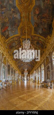 Versailles, France - 19 05 2021 : Château de Versailles. La Galerie des glaces à l'intérieur du château de Versailles Banque D'Images