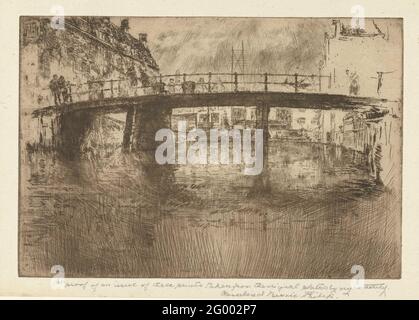 Pont à Amsterdam ; Pont à Amsterdam. Le Boltensgrachtje près du passage actuel vers le tunnel IJ. Image miroir. Les bâtiments sur la gauche ont été décomposés vers 1930. Banque D'Images