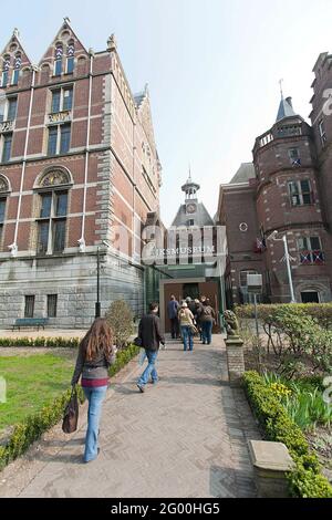 Visiteurs à l'entrée de la Jan Luijkenstraat; Rijksmuseum extérieur Mars 2007. Banque D'Images
