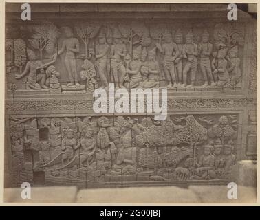 Bas Réliof dans le mur sur le côté nord du Borobudur; Ditto 2nd Go. Dont la partie supérieure a raconté une histoire de Bouddha dans Lalitavistara et le fond un secours d'Avadana l'histoire de Ruyeana et le roi Cikhandin a raconté. Banque D'Images