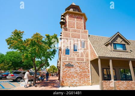 Solvang, Californie, Etats-Unis - 29 mai 2021 Solvang, vue sur la rue et la ville. Ville dans la vallée Santa Ynez, en Californie du Sud. Banque D'Images