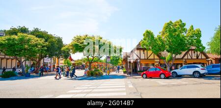 Solvang, Californie, Etats-Unis - 29 mai 2021 Solvang, vue sur la rue et la ville. Ville dans la vallée Santa Ynez, en Californie du Sud. Banque D'Images