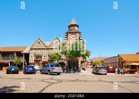 Solvang, Californie, Etats-Unis - 29 mai 2021 Solvang, vue sur la rue et la ville. Ville dans la vallée Santa Ynez, en Californie du Sud. Banque D'Images