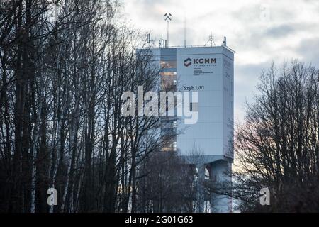 Rynarcice, Basse-Silésie, Pologne. 29 décembre 2020. Une vue de l'arbre L-VI géré par KGHM à Rynarcice.KGHM mène des activités d'exploration et de fusion technologiquement avancées. La société possède des actifs situés sur trois continents. Il se concentre sur l'extraction des minerais, la production de cuivre et d'autres métaux non ferreux. Elle est également la seule entreprise en Europe à produire du rhénium et du perrhénate d'ammonium à partir de ses propres ressources. KGHM est l'un des meilleurs producteurs d'argent et de cuivre au monde. Crédit: Karol Serewis/SOPA Images/ZUMA Wire/Alay Live News Banque D'Images