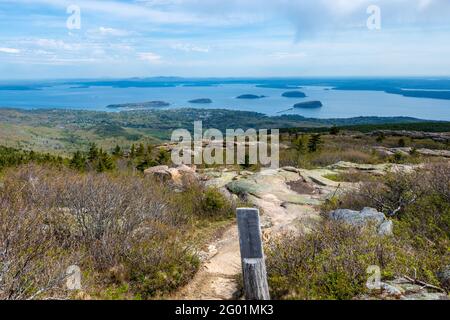 Cadillac Mountain dans le parc national Acadia au printemps Banque D'Images