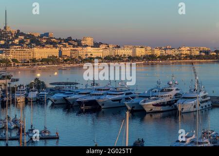 FRANCE, ALPES-MARITIMES (06) CANNES, PORT ET CROISETTE Banque D'Images