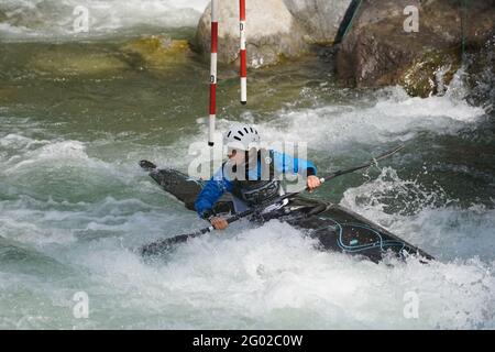 Participant à la coupe de slalom ICF et ECA Canoe 2021 le 29 mai 2021 à Merano, Italie. Banque D'Images