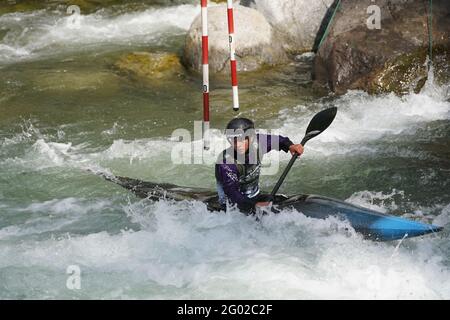 Participant à la coupe de slalom ICF et ECA Canoe 2021 le 29 mai 2021 à Merano, Italie. Banque D'Images