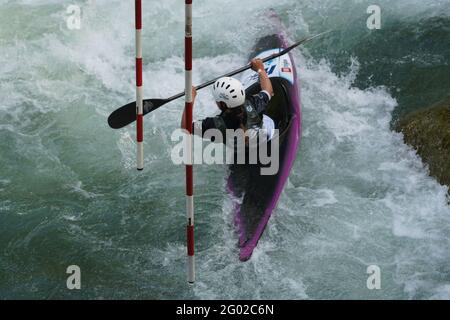 Participant à la coupe de slalom ICF et ECA Canoe 2021 le 29 mai 2021 à Merano, Italie. Banque D'Images