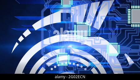 Composition de circuits et puces de carte mère d'ordinateur lumineux avec oscilloscope circulaire sur noir Banque D'Images