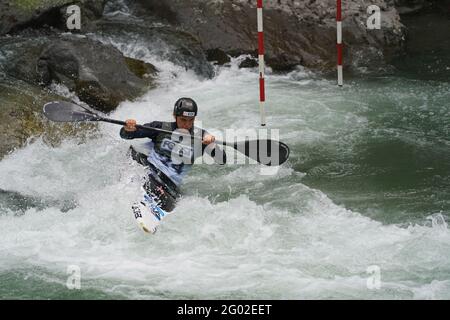 Participant à la coupe de slalom ICF et ECA Canoe 2021 le 29 mai 2021 à Merano, Italie. Banque D'Images