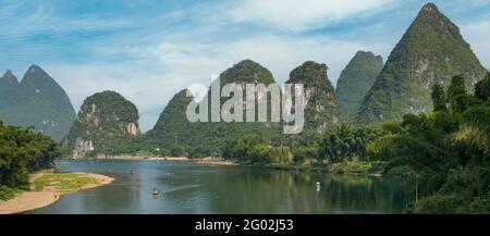 Lijiang River Panorama, Yangshuo, Guangxi, Chine Banque D'Images