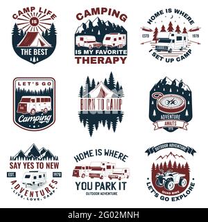 Ensemble de badges de camping. Vecteur. Concept pour chemise ou logo, imprimé, timbre ou tee-shirt. Motif typographique vintage avec quad, tente, montagne, camping-car Illustration de Vecteur