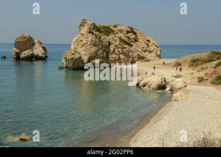 Vue sur le rocher et la plage d'Aphrodite sur Chypre Banque D'Images