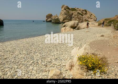 Vue sur le rocher et la plage d'Aphrodite sur Chypre Banque D'Images