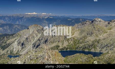 Vues depuis le sommet du pic de Monestero (Aigüestortes i Estany de Sant Maurici Parc national, Catalogne, Espagne, Pyrénées) Banque D'Images