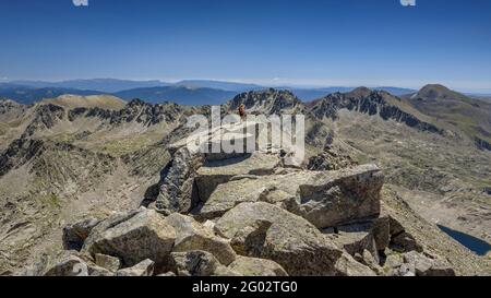 Vues depuis le sommet du pic de Peguera (Aigüestortes i Estany de Sant Maurici Parc national, Catalogne, Espagne, Pyrénées) Banque D'Images