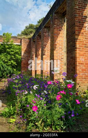 Royaume-Uni, Yorkshire du Sud, Barnsley, Cawthorne, entrée aux jardins de cuisine de Cannon Hall. Banque D'Images